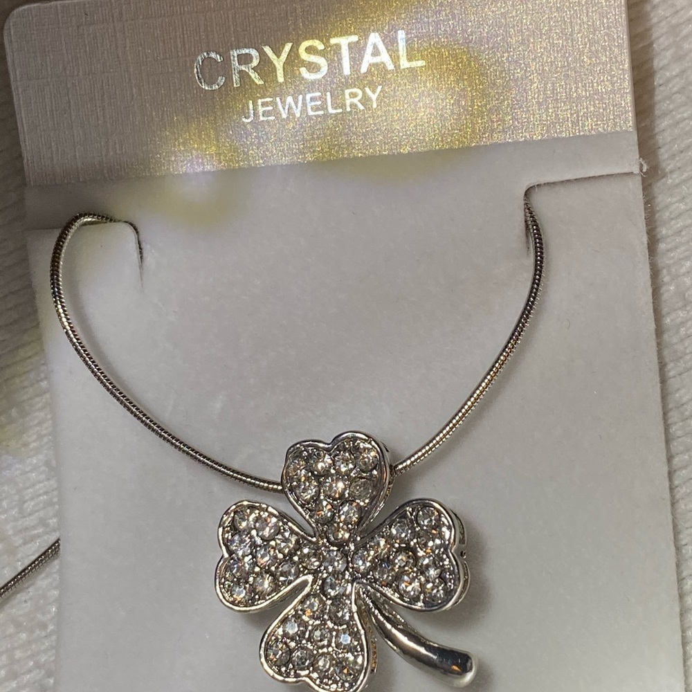 Crystal Shamrock necklace - Picture 2 of 3